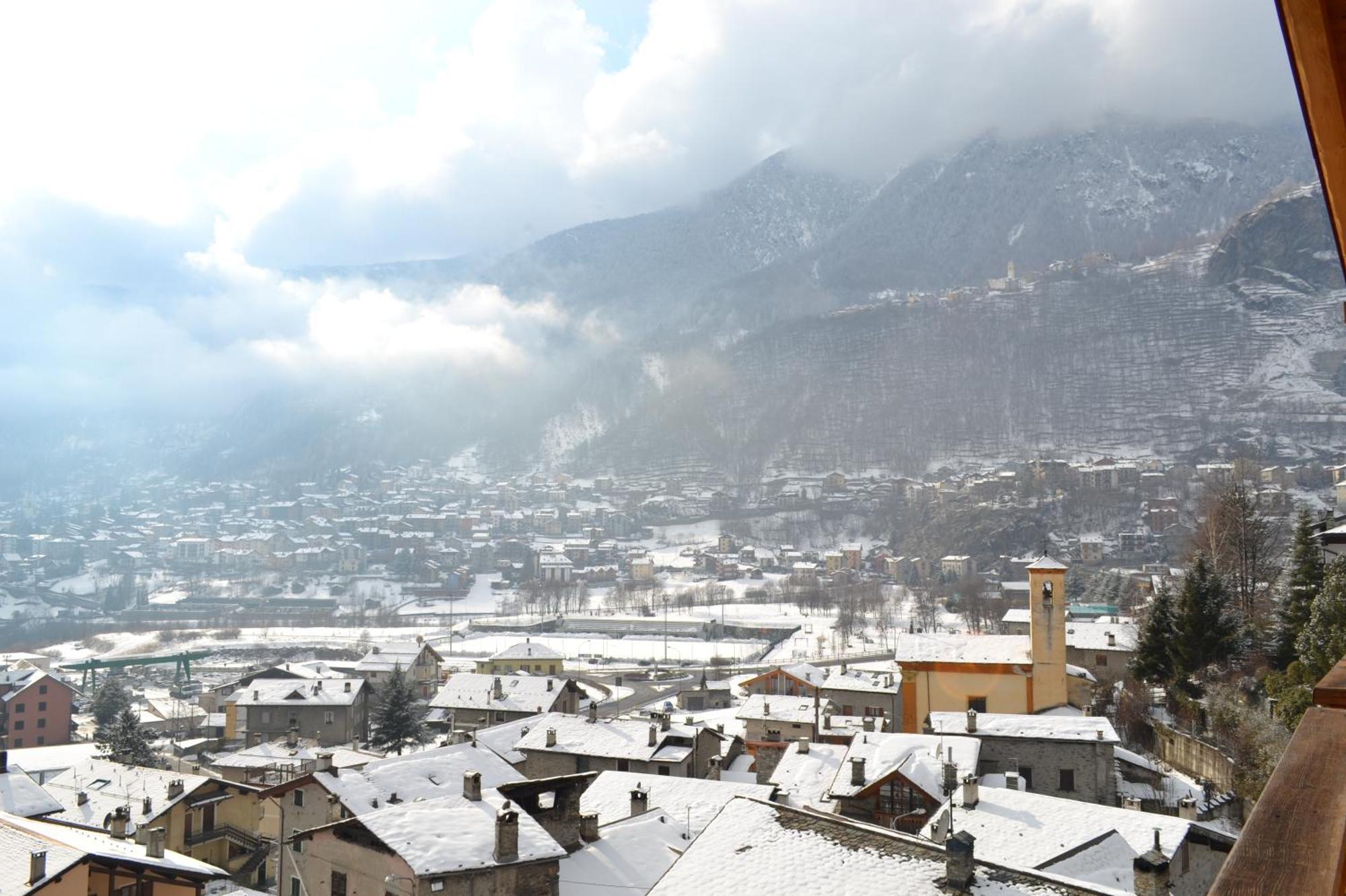 Casa Vacanza La Rocca Chiesa in Valmalenco Exterior photo